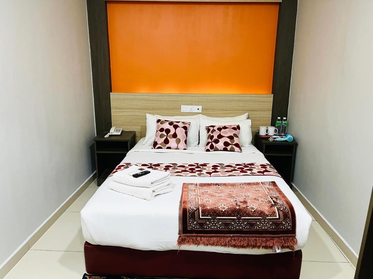 Deluxe Queen Room with Hassle Free Check-in / Free WiFi/ Free Refreshment